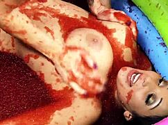 Romana Ryder in Tammie Lee lezbična borba z želejem in prstnanjem