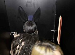 lesbianas son folladas en glory hole por desconocidos