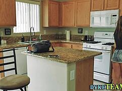 Latina les teen 18+ tribbing