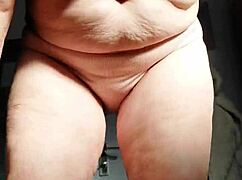 I'm oma usin a cukumber in my hary pusy