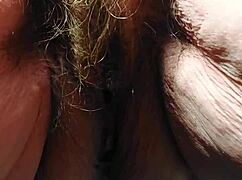 I'm oma usin a cukumber in my hary pusy