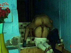 sexy charapita mamando y cogiendo en la escalera