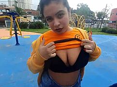 Exibição da caah fabulosa deixa fã com vontade na pracinha