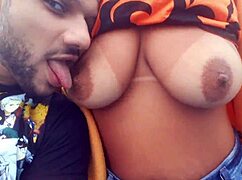 Exibição da caah fabulosa deixa fã com vontade na pracinha