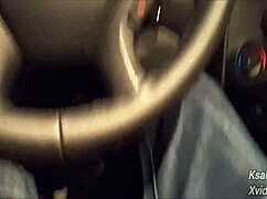 I saw a risky handjob for a hot girl on the street in public.