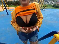 Exibição da caah fabulosa deixa fã com vontade na pracinha