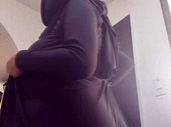 arab milf masturbates squirting pussy to rough orgasm on webcam!
