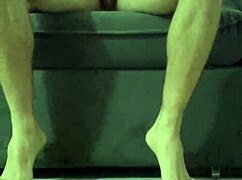 Essa novinha adora sentar gostoso na rola mostrando a bucetinha 😍