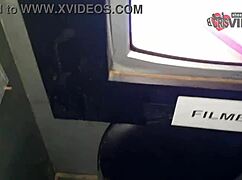 Chupando Desconhecidos Engolindo Porra E Beijando O Corno Gloryhole 17 - Trailer