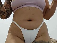 I'm gonna sit on friend's face and suffocate her with big pussy lips 😈