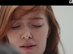 Лесби-падчерица ласкает подругу до оргазма - девчонка знает