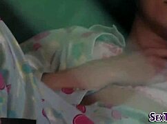 Asian ho rubbing muff