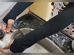 हाॅट सेक्सी देसी जवान साली जिजा कि ने करदी किचन मे चुदाई