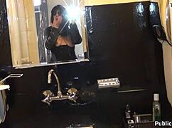 hot wife flashing in public 😏