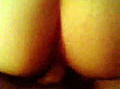 Mega verga penetra gran culo deeply, stretching it wide.