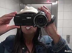 hot wife flashing in public 😏