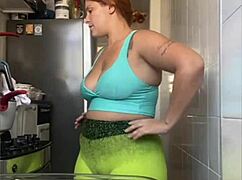 in the usa, this exhibitionist is flashing by using tight shorts cracking her pussy