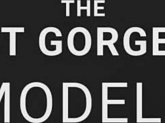 Florane Russell & Lexi Dona nuolee ja sormittaa tytöille bileiden jälkeen