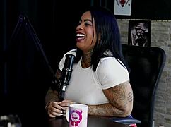 EXPLICOU A DIFERENÇA ENTRE GAROTA DE PROGRAMA E CRIADORA DE CONTEÚDO FOI COMPILIADO SE EXPOR NA INTERNET ENGANOU O EX E O FETICHE - MARCELLY MELLO SHEER RED