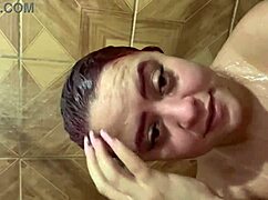 pamelinha sagaz indo tomar banho peladinha, você foderia essa safada com força?