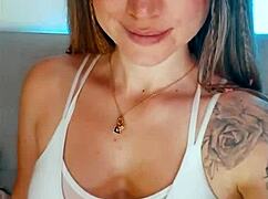 tattooed babe going crazy on webcam