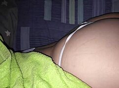 Mi madrastra tan rica tirada en mi cama 😍🛏️💦