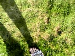 BARFUß IN LATSCHEN OUTDOOR FEET FETISH FUN!