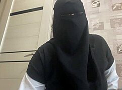 Whoa, Syrian MILF Fingers Dripping Pussy in Panties!