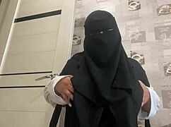 Whoa, Syrian MILF Fingers Dripping Pussy in Panties!