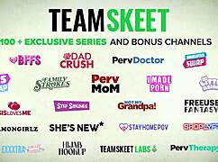 ebony hairdresser dives in to lick that juicy customer pussy 👅💦