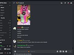 Pequeño paain de discord recibe doble penetración anal de dos vergas enormes