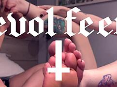 i want you to run your tongue between my toes and worship my sexy feet goddess