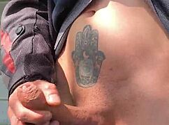 i get so hard jerking off knowing strangers watch me cum 😩💦🌳