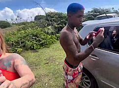 amigos transam sexo selvagem bem no meio da savana africana