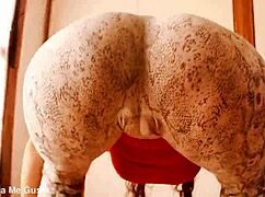 her perfect round ass fills out those tight yoga pants showing cameltoe outline