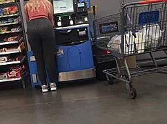 Stunning Milf Blonde's Spandex-Clad Ass Rocks!