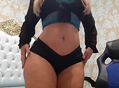 Big tits blonde milf dances sensually shaking her huge ass and rebolando in short shorts
