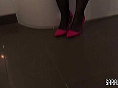 horny sara jay fingers her soaking cougar pussy in bubble bath