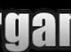 Kuuma brasilialainen milf hieroo pillua kun iso tulppa venyttää tiukkaa persekuoppaa