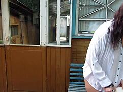 plump milf 😍 smokes cig 🚬 pisses 💦 on street bench outdoors lol