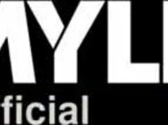 Curvy Chinese Granny Teases with Shaved Pussy in Bent Over Fuck