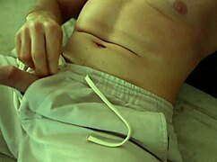 i'm obsessed with this fit guy's perfect wanking technique demo