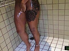 wanna watch 18yo morena andressa soares shower her natural tits?