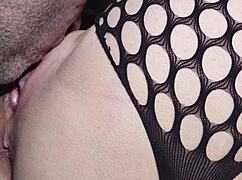 Lick my shaved pussy till I explode in wet orgasm 😩💦🔥