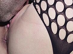 Lick my shaved pussy till I explode in wet orgasm 😩💦🔥