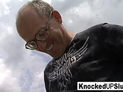 i cant resist this pregnant sluts outdoor cock worship