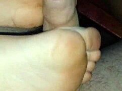 homemade bare footjob huge cumshot 💦👣