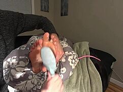 ceo can't resist tickling and licking secretary's wrinkled nylon toes full flick