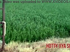 Desi beauty teases outdoor thrill with boyfriend's hard thrusts