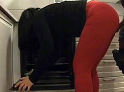 waiting for my gf i fucked her stepmom cleaning kitchen... she let me cum in her ass! 🔥🍑